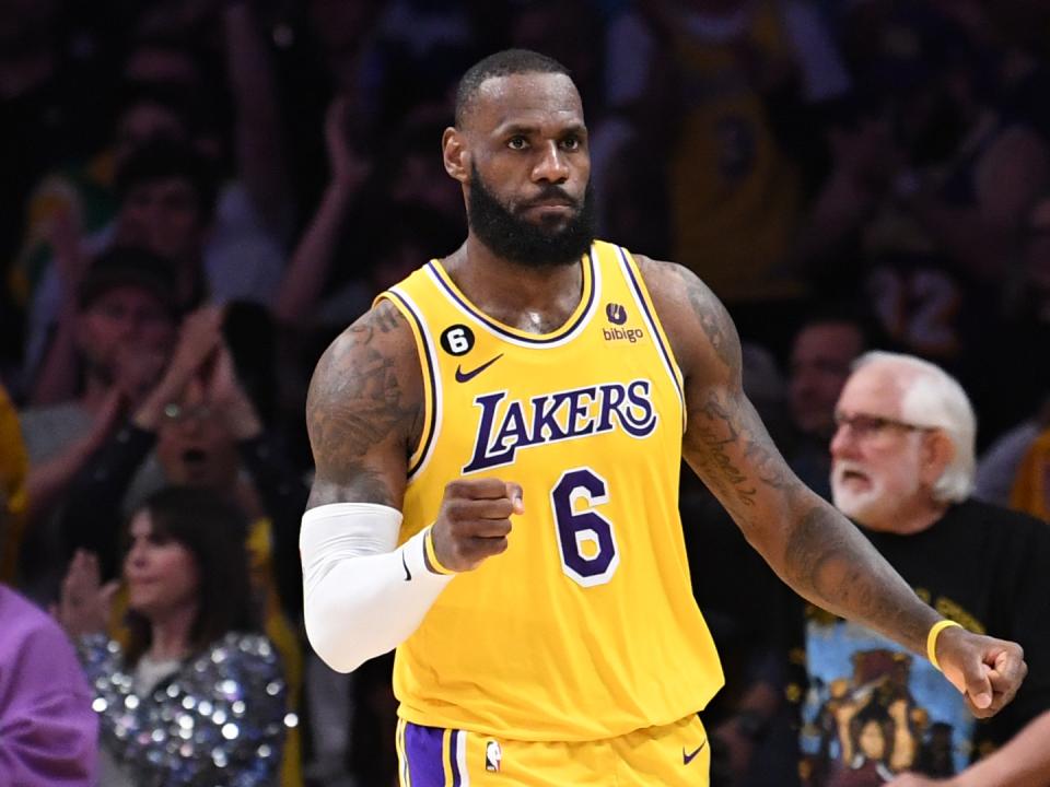 Ku LeBron dường như vỗ tay đáp lại JaMychal Green trên Instagram