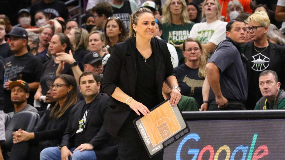 Kubet báo cáo Becky Hammon nhún vai trước tin đồn của Raptors: 'Tôi không cần đóng dấu chấp thuận từ NBA'