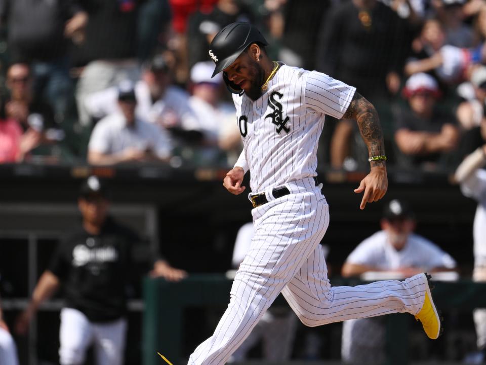 Kubet báo cáo White Sox đánh bại Tigers bằng cú ném bóng hoang dã đập vào mặt nạ của ump